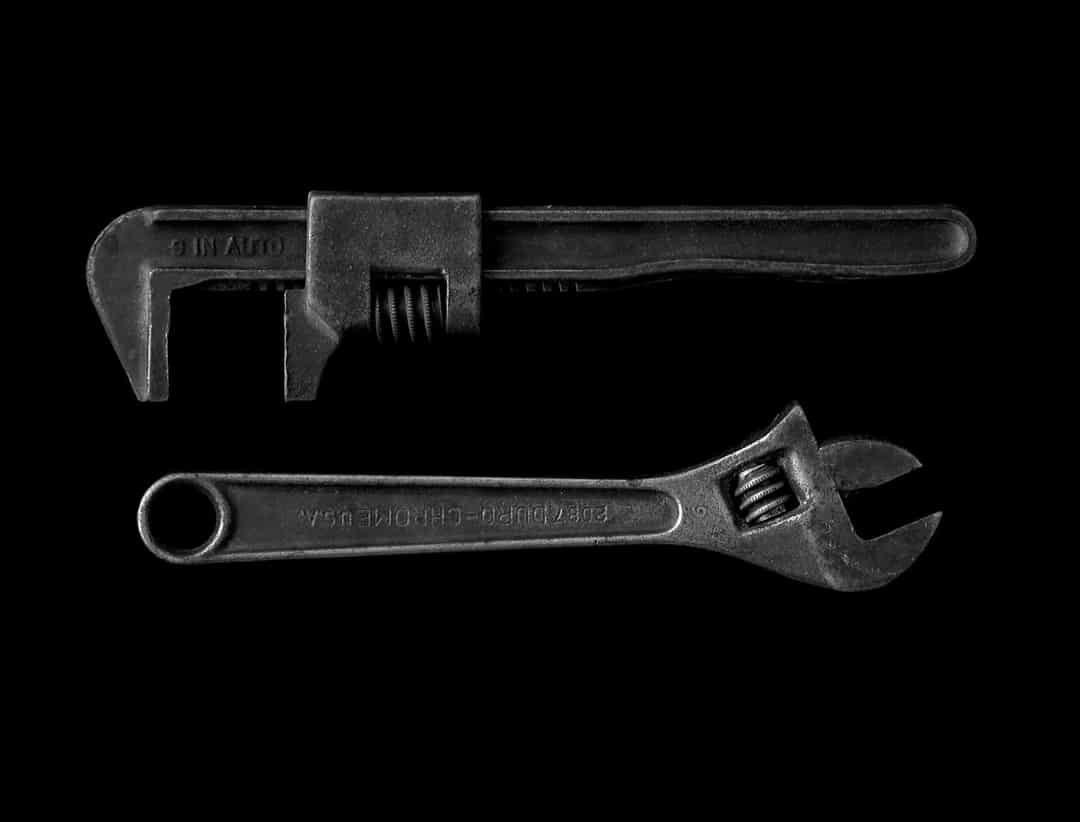 Adjustable wrench and pipe wrench