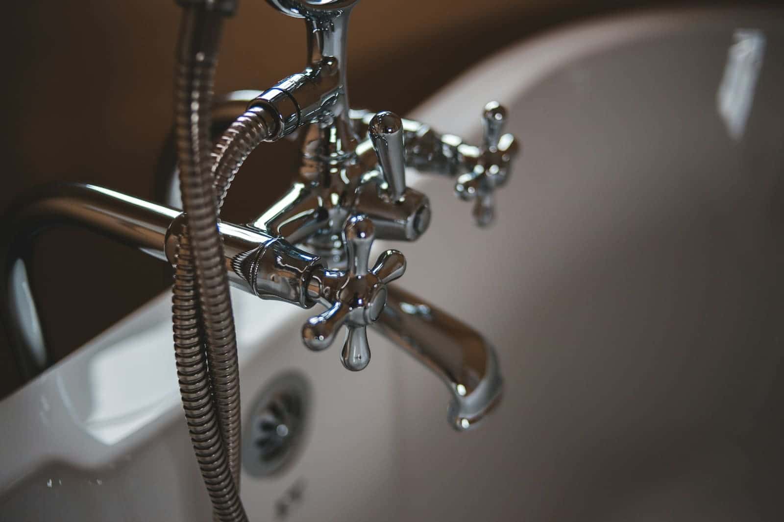 Chrome tub faucet with cross handles
